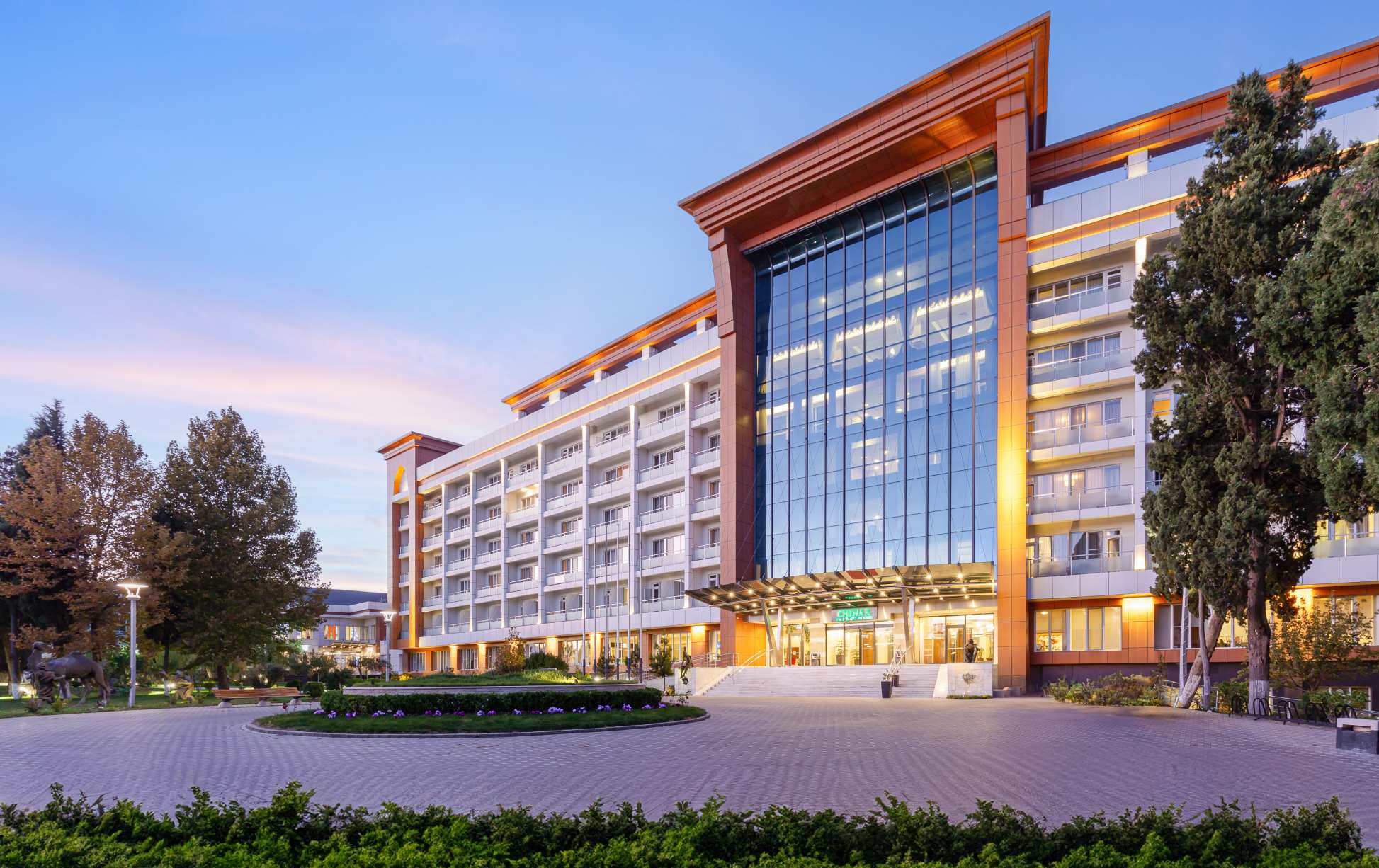 CHINAR HOTEL & SPA